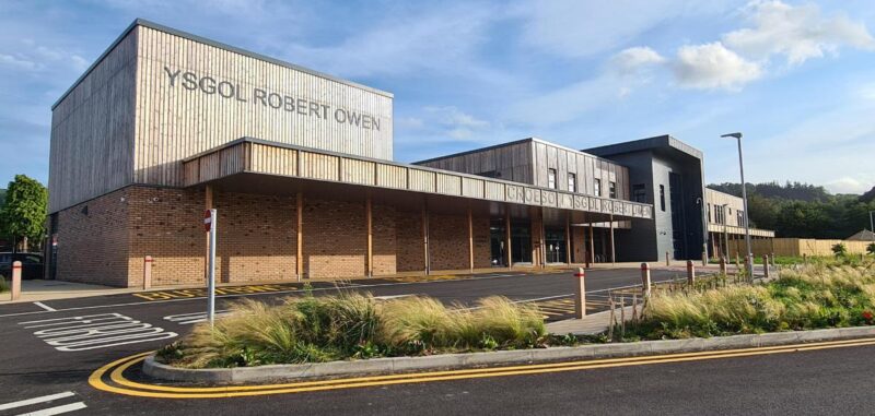 Ysgol Robert Owen in Newtown